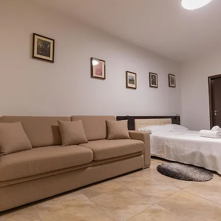 Pirro Hotel 3*