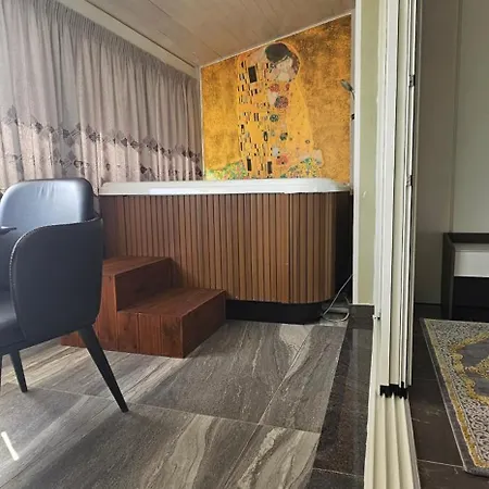 Pirro Hotel 3*