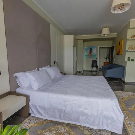 Pirro Hotel 4*