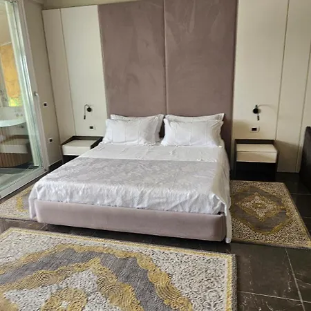 Pirro Hotel 3*